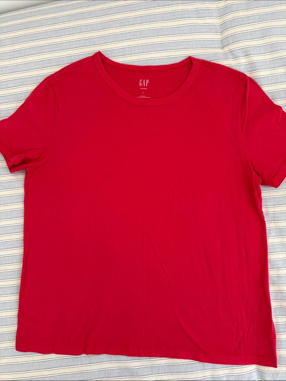 GAP VINTAGE Women's Red Short-Sleeve Crew Tee. L. ptp 21” length 26”